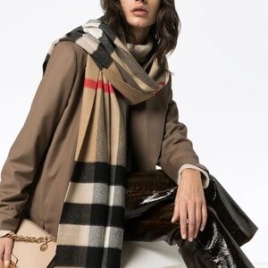 Burberry Extra Wide Cashmere Scarf Archival Beige New With Tags